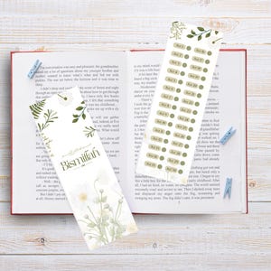Peut inclure: Deux marque-pages avec des motifs floraux. Un marque-page pr&eacute;sente un fond blanc avec des illustrations florales vertes et le texte "Bismillah". L'autre marque-page a un fond blanc avec des cercles verts et le texte "Acte 1" &agrave; "Acte 30".
