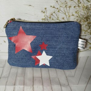 Porte monnaie personnalisé, porte monnaie en jean , idéal comme porte carte , range écouteurs. idée cadeau fête des mères ou fête des pères.