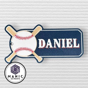 Baseball Taschenanhänger 'The Slider'– Personalisiert mit NFC-Tag, Spielernummer und Farboptionen – Sport-Accessoires für Mamas & Spielerinnen