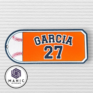 Baseball Taschenanhänger 'The Curveball'– Personalisiert mit NFC-Tag, Spielernummer und Farboptionen – Sport-Accessoires für Mamas & Spielerinnen