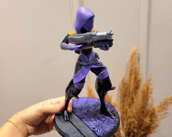 Hand-Painted Tali'Zorah Figure: Mass Effect Collectible, Sci-Fi Decor