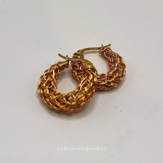 18k Gold Huggie Hoop Earrings: Dainty Stainless Steel Hoops