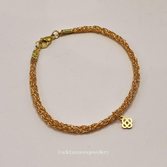 Hand-Knitted Flower Charm Bracelet: 18k Gold Plated Barcelona ”Panot de Flor” Jewellery, Artisan Wire Chain Bracelet, Handmade Gift for Her
