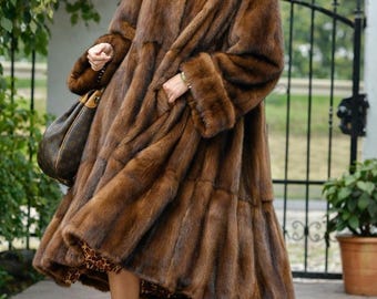 Manteau Long En Vison (fourrure De Nerz) - Marque Royal Geneve, Taille 40, Beige Satin, état Excellent