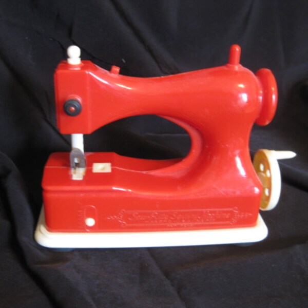 Sew-Rite Sewing Machine - Hasbro-USA No. 1500 Pat. Pending