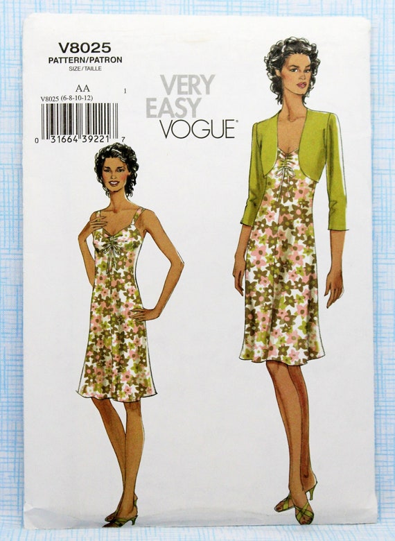 Nmcc Robes Blanche Porte Patron De Couture Vogue 8025, Haussement