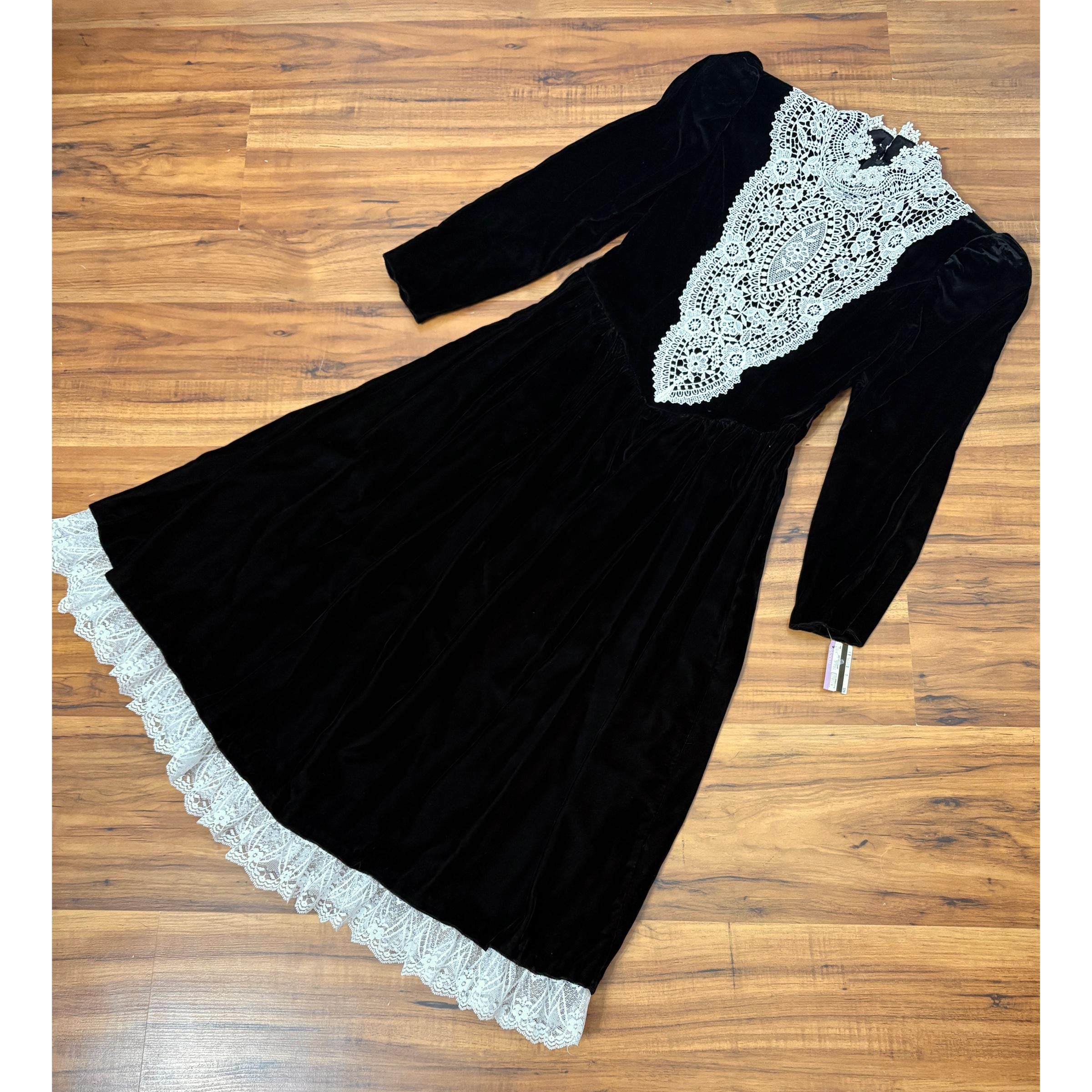 Vintage Black Velvet Dress Lace Collar