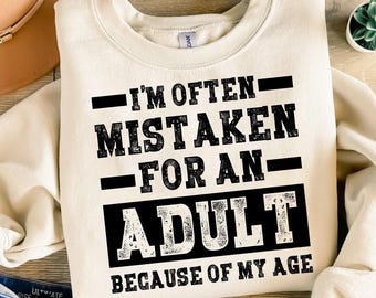 A menudo me confunden con un adulto por mi edad (SVG), SVG retro, SVG de moda, SVG de salud mental, regalo para ella, archivos de corte Cricut, silueta