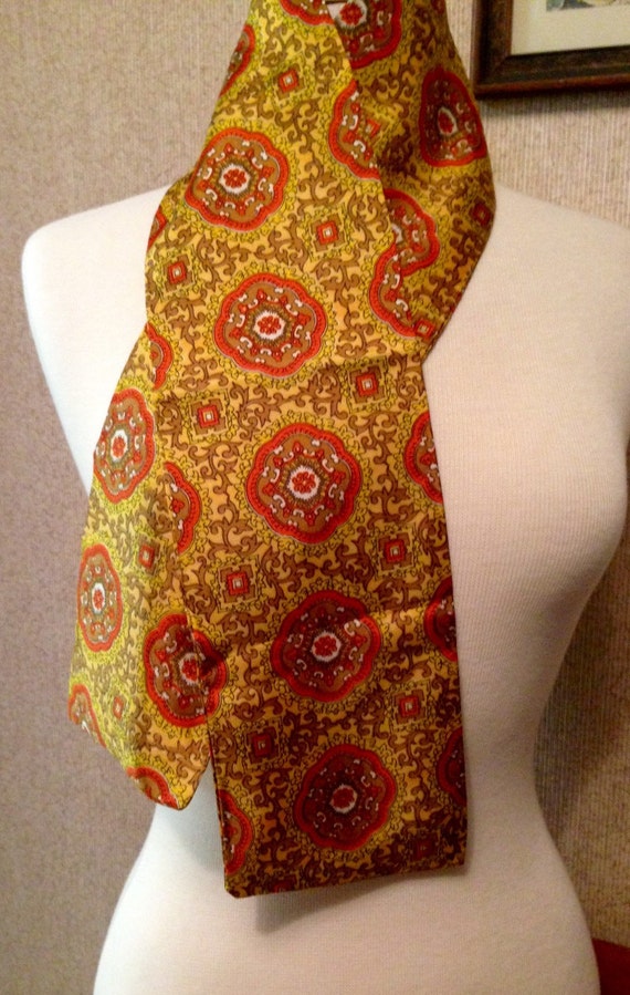 60's scarf medallion design ascot or tie style. FR