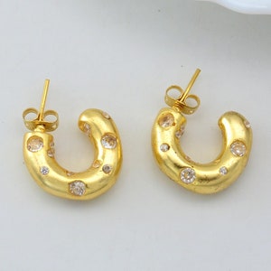 C-Förmige grobstrick Creolen | Gold Statement Creolen | Funkelnde Zirkon Ohrringe | Kräftige Creolen | Elegante Gold Ohrringe | Geschenk für Sie