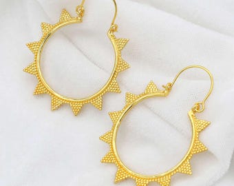 Sunburst-gouden oorringen – 18 kt vergulde zonoorbellen | Energiesieraden | Stralende tribale hoepel | Cadeau voor haar | Spirituele zonoorbellen