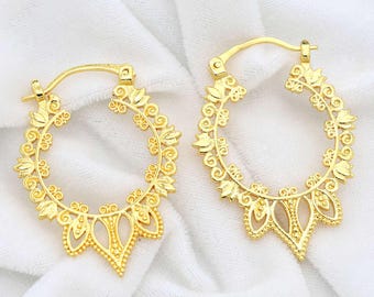 18K vergoldete filigrane Blütenblatt Hoop Ohrringe – Tribal Boho Festival Schmuck