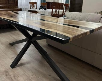 Handgemaakte houten salon-/eettafel met epoxyhars
