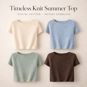 Könnte beinhalten: Vier gestrickte Sommertops in Creme, Hellblau, Salbeigrün und Braun. Jedes Top hat kurze Ärmel mit einem strukturierten Strickmuster auf den Schultern. Der Text "Timeless Knit Summer Top" und "DIGITAL PATTERN - INSTANT DOWNLOAD" steht oben.