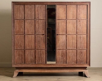 Vintage Cerused Oak Armoire mit Spiegel, Jacques Adnet Style, französischer zweitüriger Schrank aus den 40er Jahren
