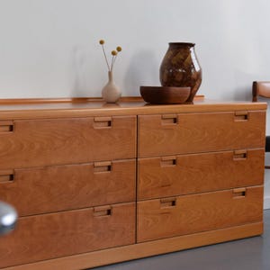 ヴィンテージホワイト＆ニュートンチーク材チェスト、ミッドセンチュリーモダンローボーイドレッサー、ミニマリスト1970年代英国製収納家具