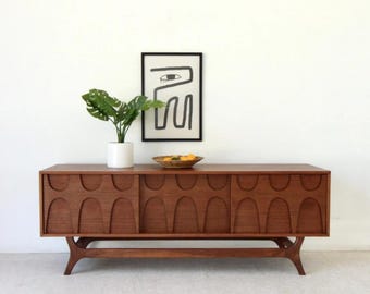 Skandinavische Walnuss Anrichte | Mid-Century Modern Aufbewahrungs-Sideboard