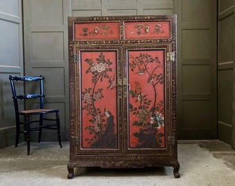 Antiker Chinoiserie-Lackschrank - Handgemalter roter Blumenvogelschrank mit Schubladen - Vintage-Orientalisches Aufbewahrungsmöbel