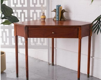 Margot Eckschreibtisch mit Schublade - Moderner Nussbaum Bürotisch, Kompakte Arbeitsstation