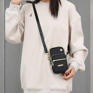Sac à bandoulière décontracté en nylon imperméable - Petit sac à bandoulière messager pour femme - Sac à main pour téléphone portable et pochette de sport