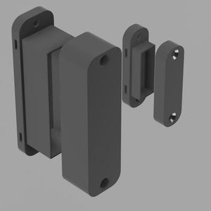 Può includere: Un gruppo di chiusura per porta grigio renderizzato in 3D. I componenti includono una base rettangolare, un lungo pezzo rettangolare e un pezzo rettangolare più piccolo con due fori. I pezzi sono disposti su uno sfondo grigio.