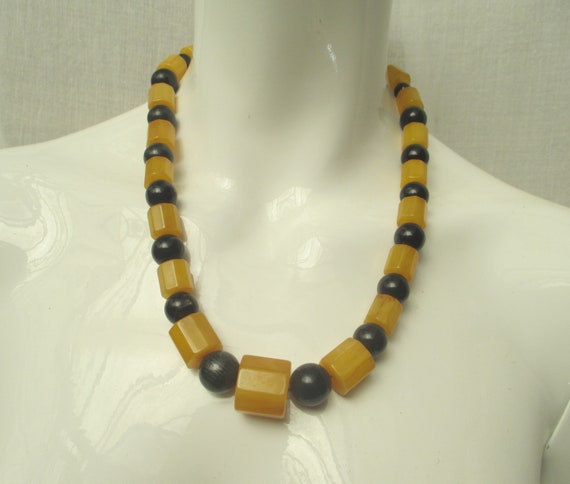 50s BAKELITE Beaded Necklace - image 3