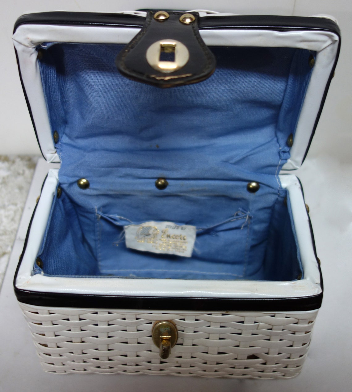 Vintage 50s60s White Wicker Box Purse With Black Accents Etsy