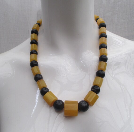 50s BAKELITE Beaded Necklace - image 6