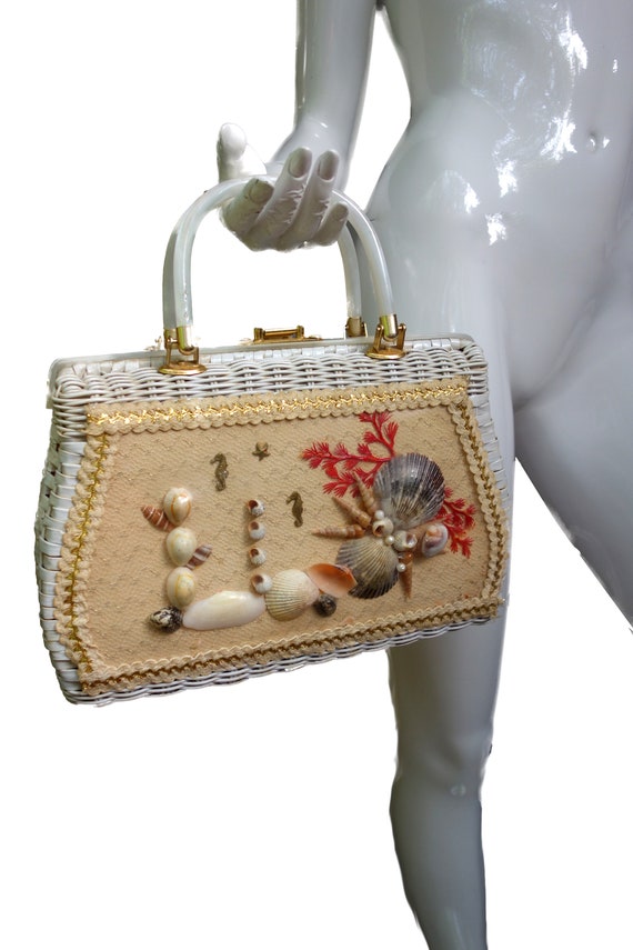 Vintage 50s60s White Wicker Purse with Sea Shells 