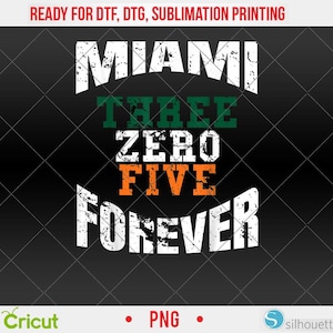 Puede incluir: Un diseño gráfico negro con las palabras "MIAMI THREE ZERO FIVE FOREVER" en fuente blanca, verde y naranja desgastada. El diseño es adecuado para impresión DTF, DTG y sublimación.