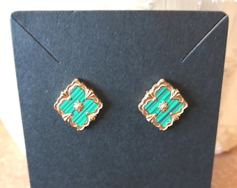 18k Gold überzogene Kleeohrringe, Blumen, Kleeohrringe, grüne Kleeohrringe, Malachitohrringe, Goldohrringe.