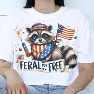 Wilde maar gratis wasbeer PNG, grappige 4 juli-bundel, Amerikaans shirtontwerp, sublimatieafbeelding, Amerikaanse onafhankelijkheidsdag, digitale download