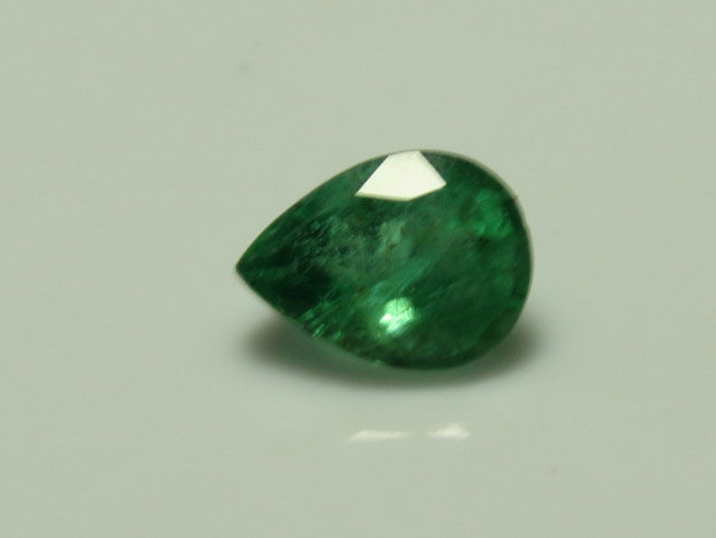 EMERALD From Colombian Natural Green Color Faceted Pear Cut Stone Sparkle size 5x7 mm Height 4 mm 100/% Natural Not Any Treated