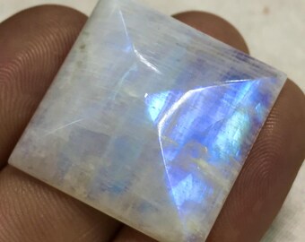 Cabujón piramidal de piedra lunar arcoíris: Fuego azul intenso, 25 mm
