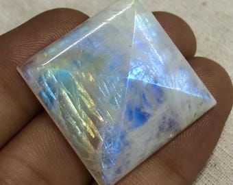 Cabujón piramidal de piedra lunar arcoíris: Fuego azul intenso, 25 mm