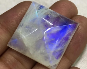 Cabujón piramidal de piedra lunar arcoíris: Fuego azul intenso, 25 mm
