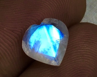 Rainbow Moonstone - AAAA - High Quality Fine Cut Faceted Sparkle - Heart Cut Stone - Amazing Blue Fire - size - 9x9 mm Height - 3.5 mm