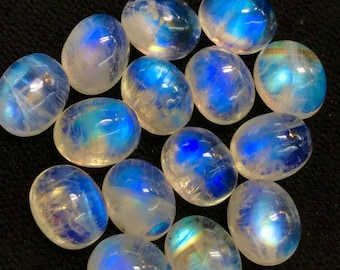 Piedra lunar arcoíris de tan hermosa calidad, destello completo, fuego fuerte, cabujón de tamaño 8 x 10 mm - 10 piezas. Cada pieza tiene buen destello de fuego.