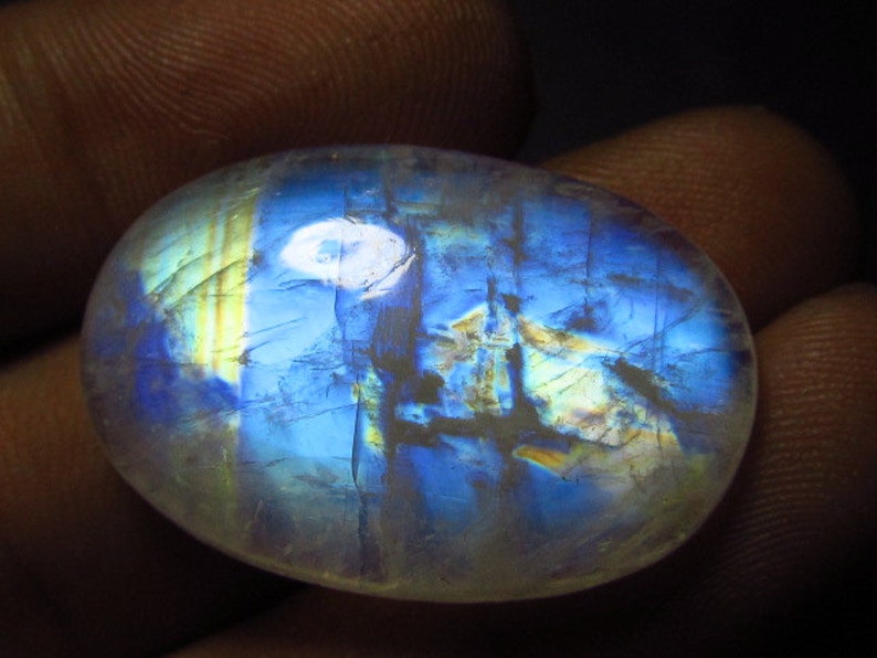 High Quality Gorgeous Rainbow Fire Strong Flash Oval shape Cabochon Rainbow Moonstone 19x28 mm Huge Size