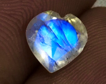 Rainbow Moonstone - AAAA - High Quality Fine Cut Faceted Sparkle - Heart Cut Stone - Amazing Blue Fire - size - 8x8 mm Height - 4.5 mm