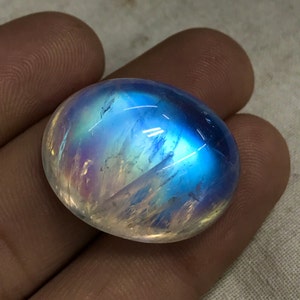 AAAAAA Regnbågsmånstenscabochon: Ren, sällsynt kvalitet (20,5 x 26 mm)