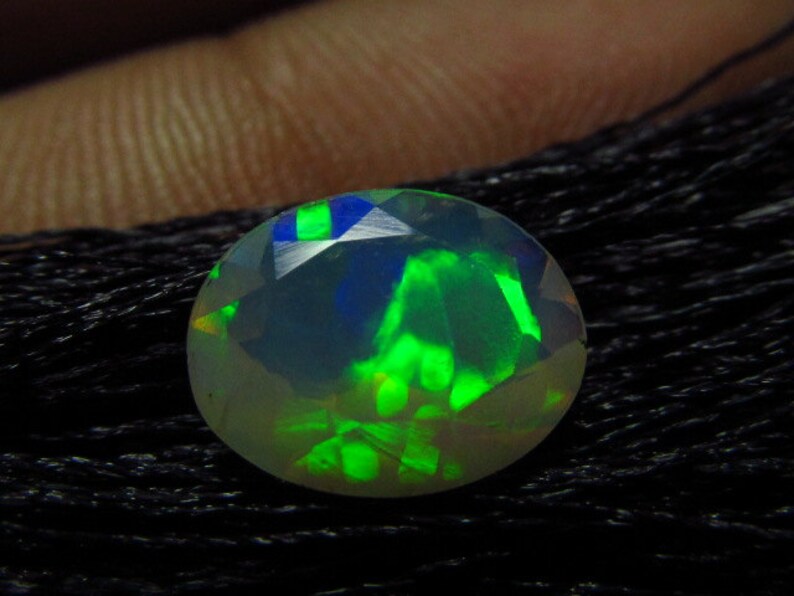 Ethiopian Welo Opal Super Sparkle Awesome Amazing Full Colour Fire AAAAAAAAA 8x10 mm Oval Cut