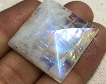 Cabujón piramidal de piedra lunar arcoíris: Fuego azul intenso, 25 mm