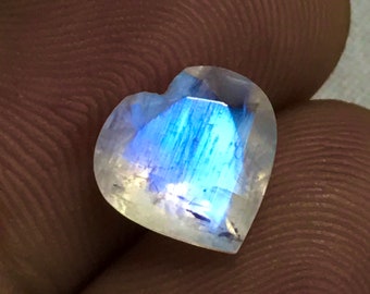 Rainbow Moonstone - AAAA - High Quality Fine Cut Faceted Sparkle - Heart Cut Stone - Amazing Blue Fire - size - 9x9 mm Height - 4.5 mm