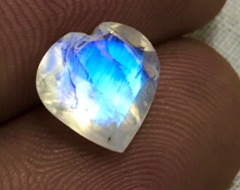 Rainbow Moonstone - AAAA - High Quality Fine Cut Faceted Sparkle - Heart Cut Stone - Amazing Blue Fire - size - 9x9 mm Height - 4.5 mm