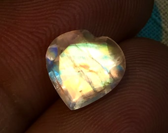 Rainbow Moonstone - AAAA - High Quality Fine Cut Faceted Sparkle - Heart Cut Stone - Amazing Blue Fire - size - 9x9 mm Height - 5 mm