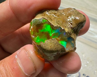 Opal - AAA - high Quality 100 % Natural Rock Mineral Amazing Strong Flash Fire Huge size Rock size - 23x31mm Long -60.20 Crt