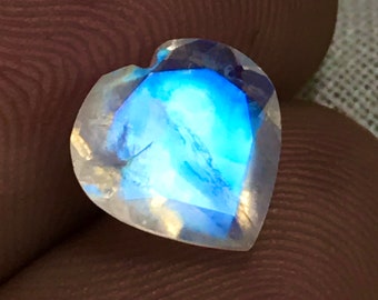 Rainbow Moonstone - AAAA - High Quality Fine Cut Faceted Sparkle - Heart Cut Stone - Amazing Blue Fire - size - 9x9 mm Height - 4 mm