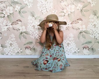 Carta da parati May Birds - Carta da parati murale con uccelli vintage, carta da parati botanica dipinta a mano per cameretta dei bambini