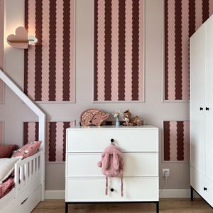 Carta da parati a strisce ondulate color bordeaux – Decorazione murale a forma di conchiglia per cameretta o asilo nido – Murale personalizzato – Carta da parati a strisce rosse calde
